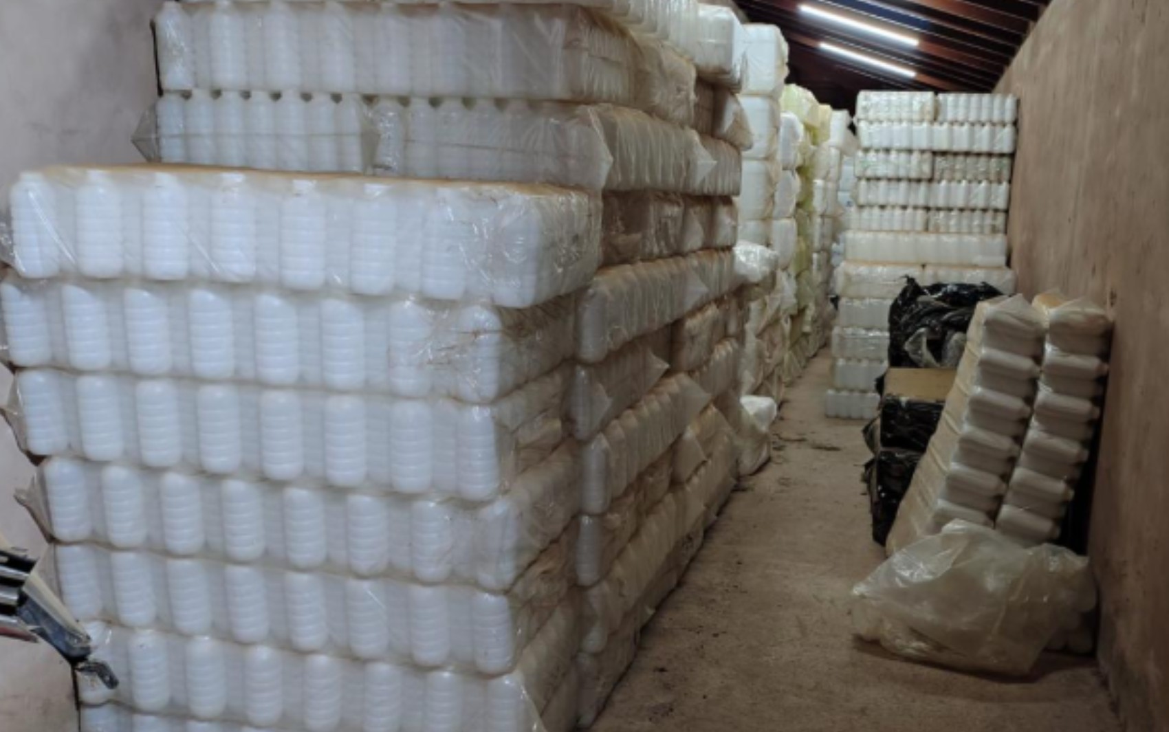 Gaeco apreende mais de 30 mil embalagens que seriam usadas para falsificar agrotóxicos em Franca, SP