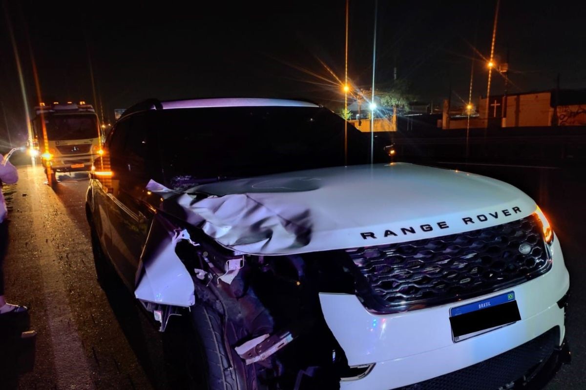 Homem morre atropelado por carro de luxo em rodovia de São Vicente