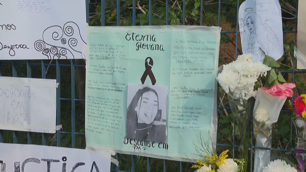 Ato em homenagem à estudante Giovanna Bezerra Silva, que foi morta dentro da Escola Estadual Sapopemba — Foto: Reprodução/TV Globo