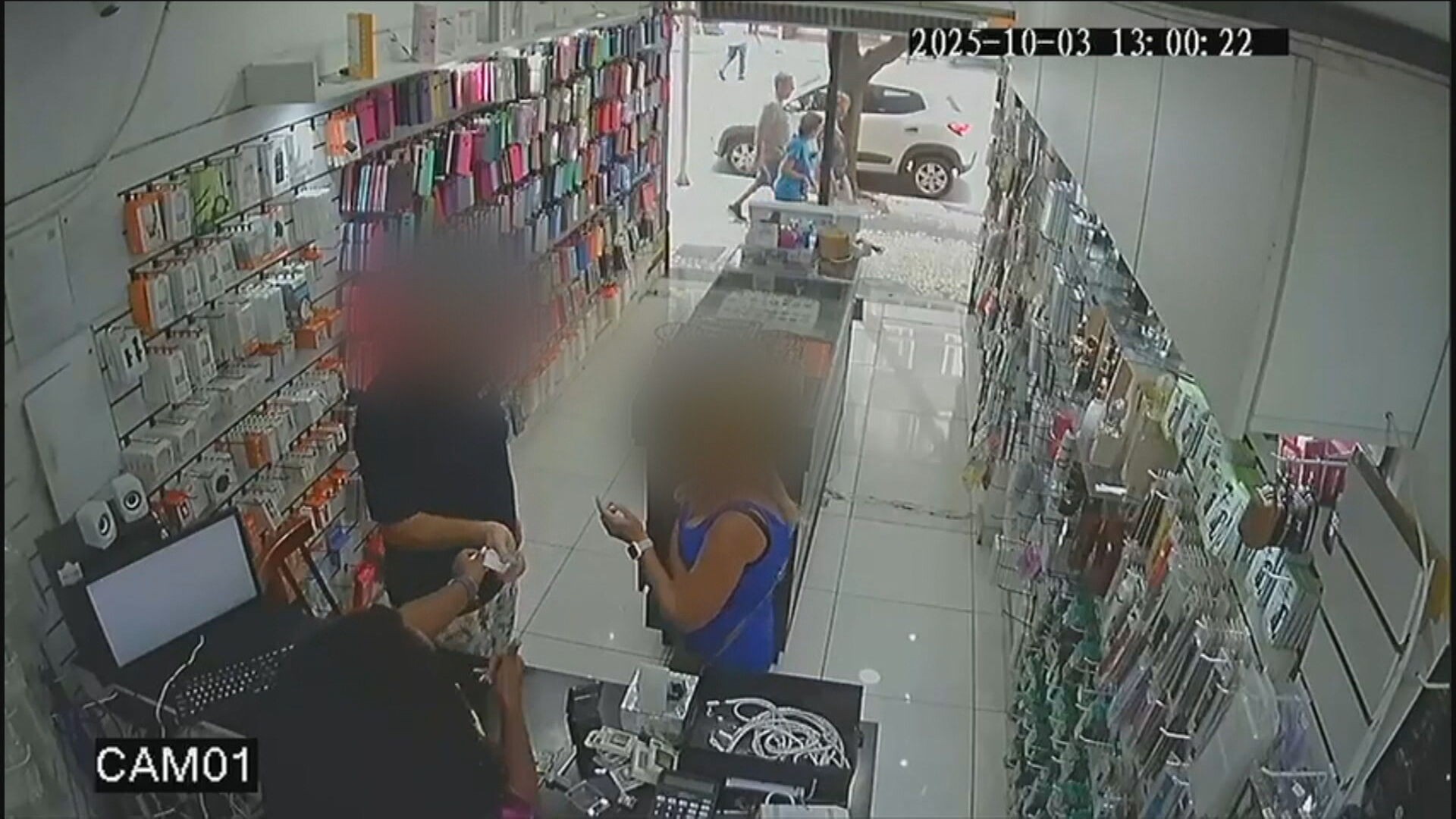 Vendedora é presa por desviar dinheiro de loja com máquina de cartão própria; prejuízo pode chegar a R$ 50 mil, diz polícia 