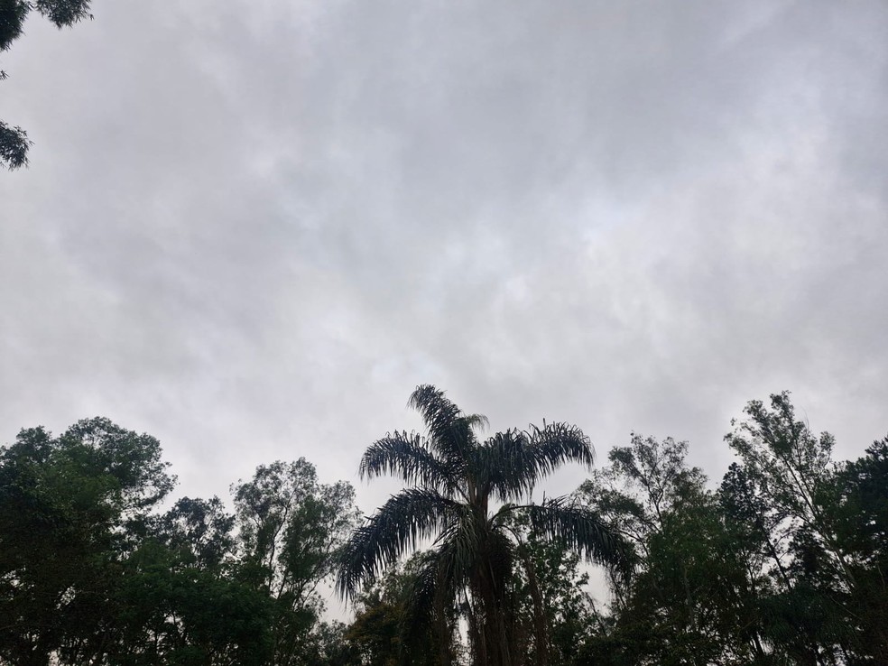 Previsão do tempo, Juiz de Fora, frio, céu nublado, — Foto: Beatriz Ribeiro/TV Integração