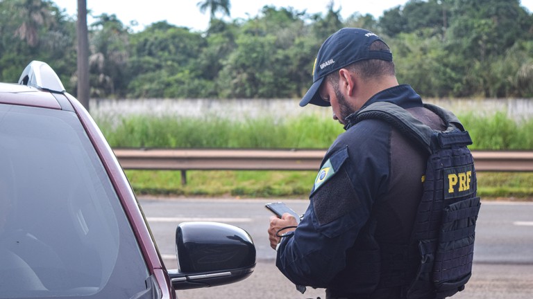Motociclista sem CNH fica gravemente ferido após colidir com empilhadeira em Bom Jesus, no Piauí