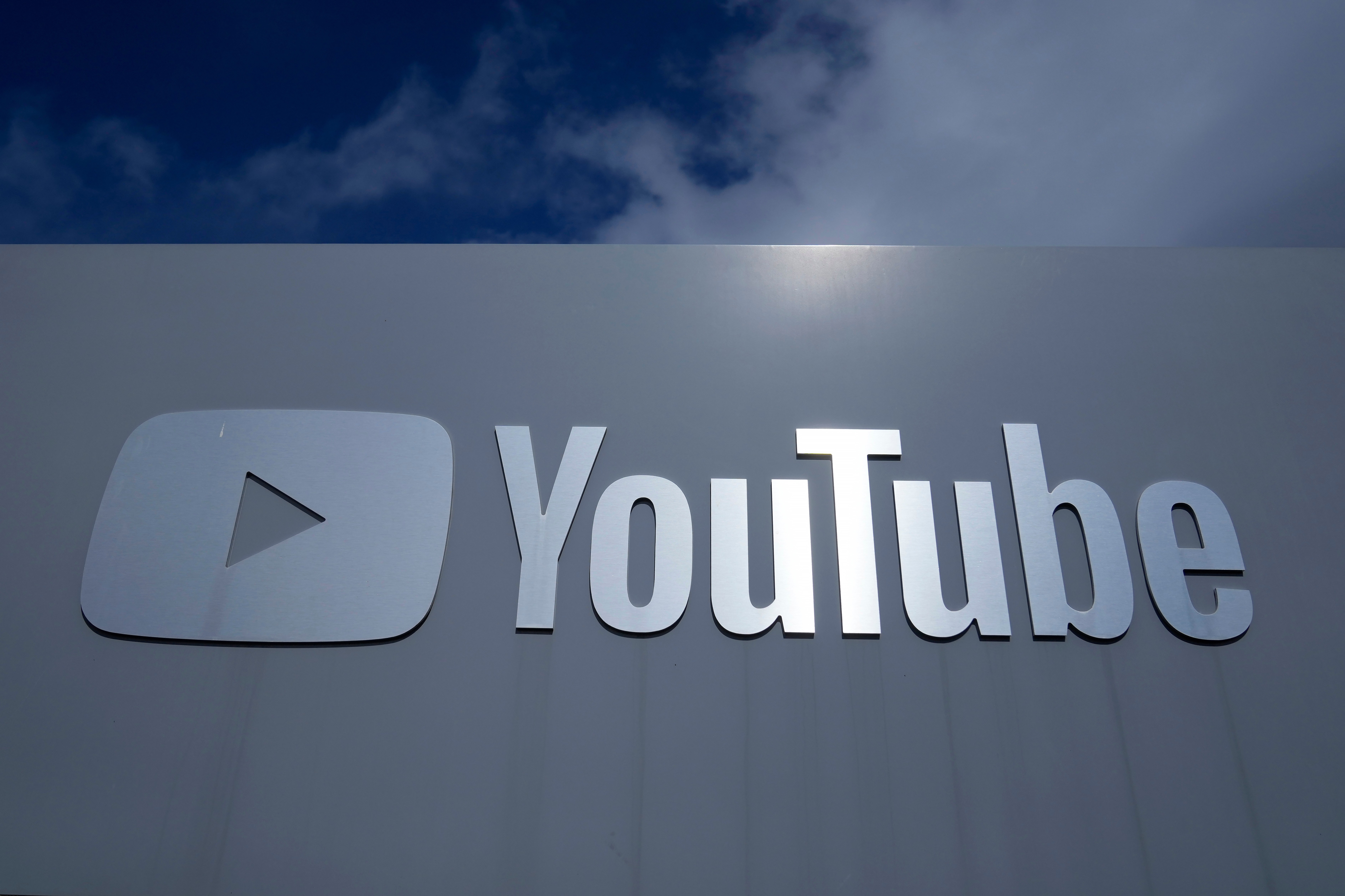 YouTube dobra exigência de horas de exibição para novos criadores começarem a ganhar dinheiro com vídeos na plataforma