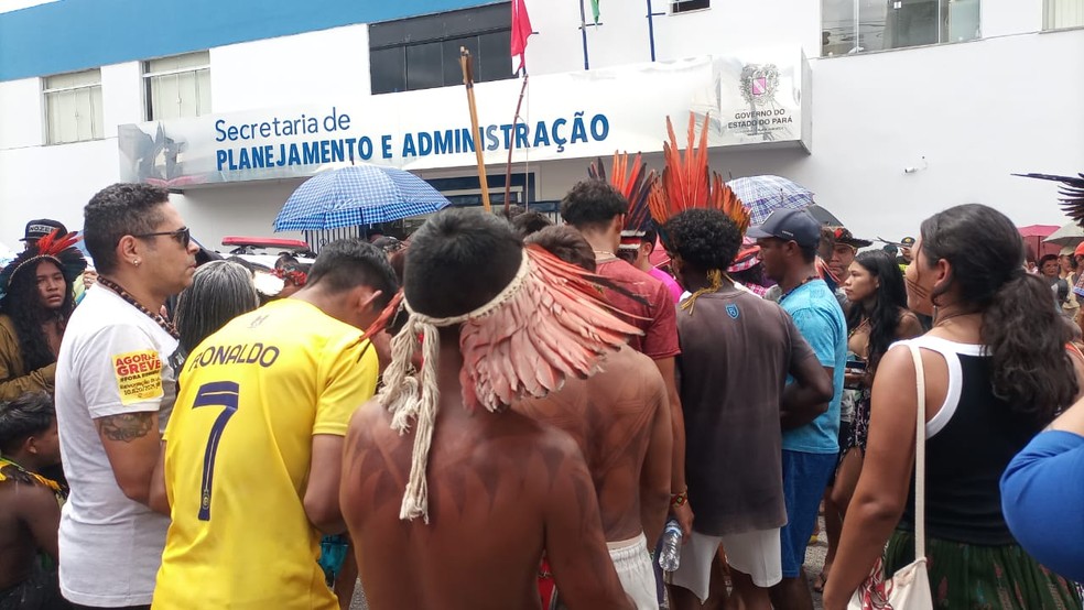 Indígenas acompanham reunião com o governo sobre a educação escolar nas comunidades tradicionais no Pará. — Foto: Ray Nonato