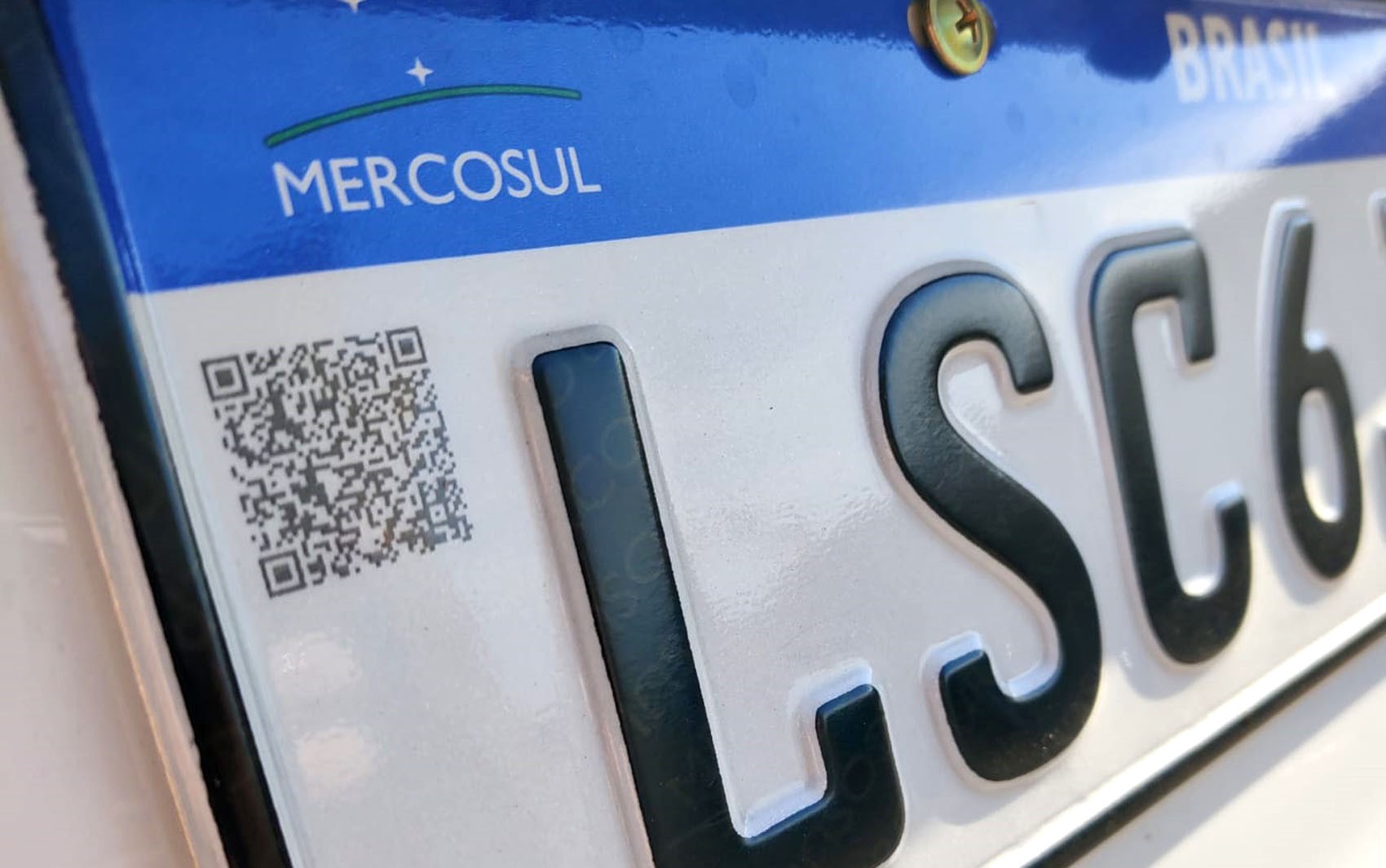 Placas novas? Associação que representa os Detrans diz que mudanças podem impor custos ao cidadão 