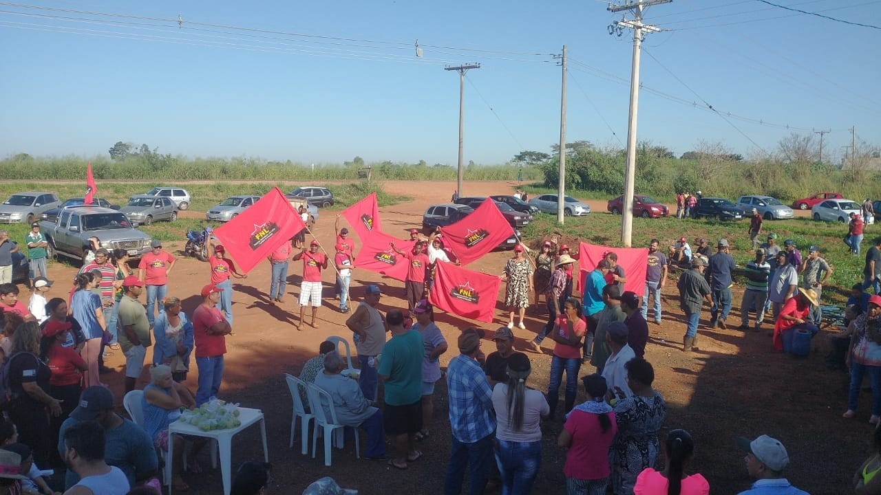 Manifestantes protestam contra mudança de nome de assentamento de Che Guevara para Irmã Dulce, em Mirante do Paranapanema