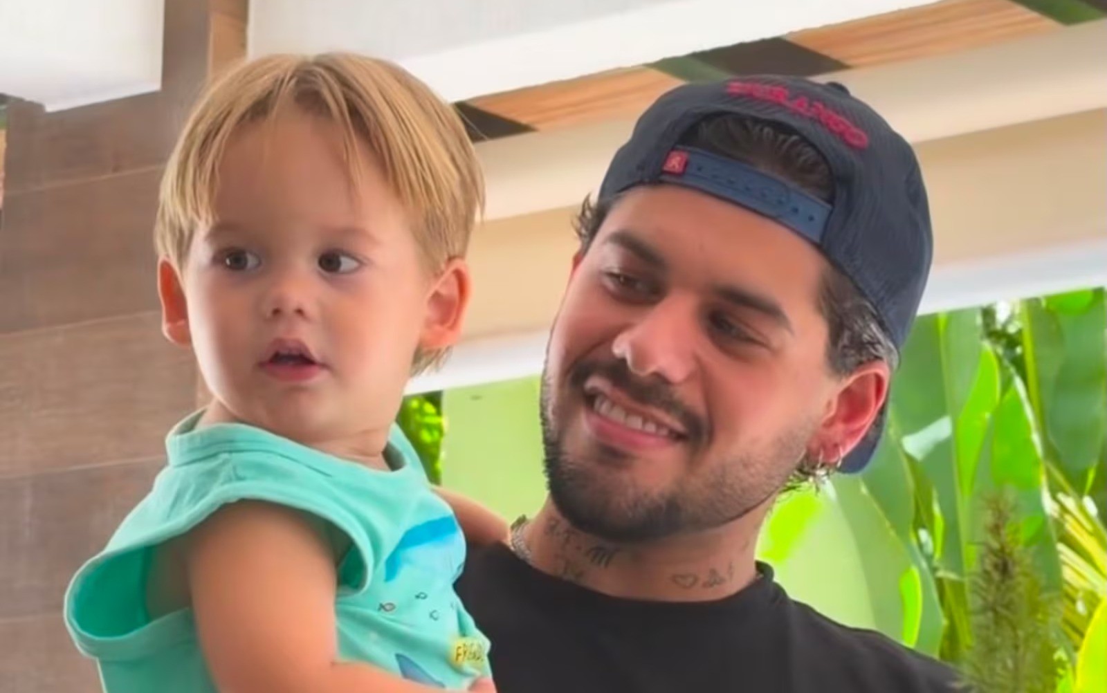 Zé Felipe é denunciado após vídeo em que ensina filho Zé Leonardo a repetir fala de cunho sexual