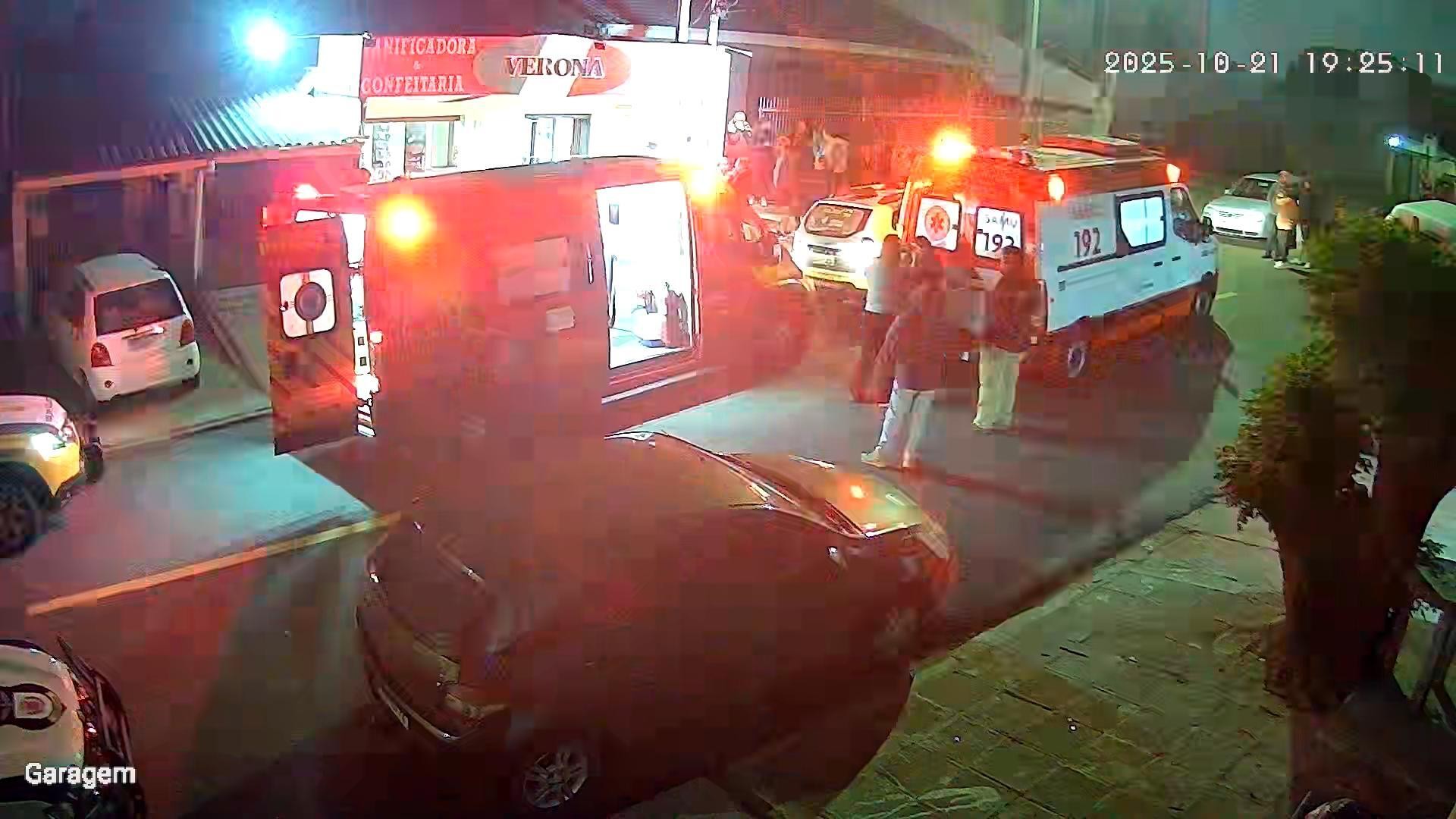 Homem mata ex-mulher a facadas dentro de panificadora de Curitiba e fere o filho que tentou impedir o crime