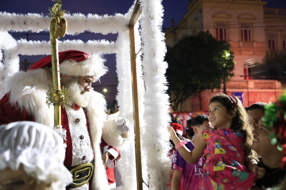 Crianças aguardavam a chegada do Papai Noel em Manaus. — Foto: Divulgação/Secom