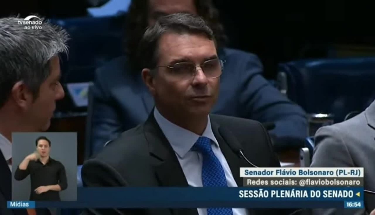 Flávio Bolsonaro critica deputado do PL que disse desejar a morte de Lula: ‘Não é postura que se espera de um parlamentar’ | Política