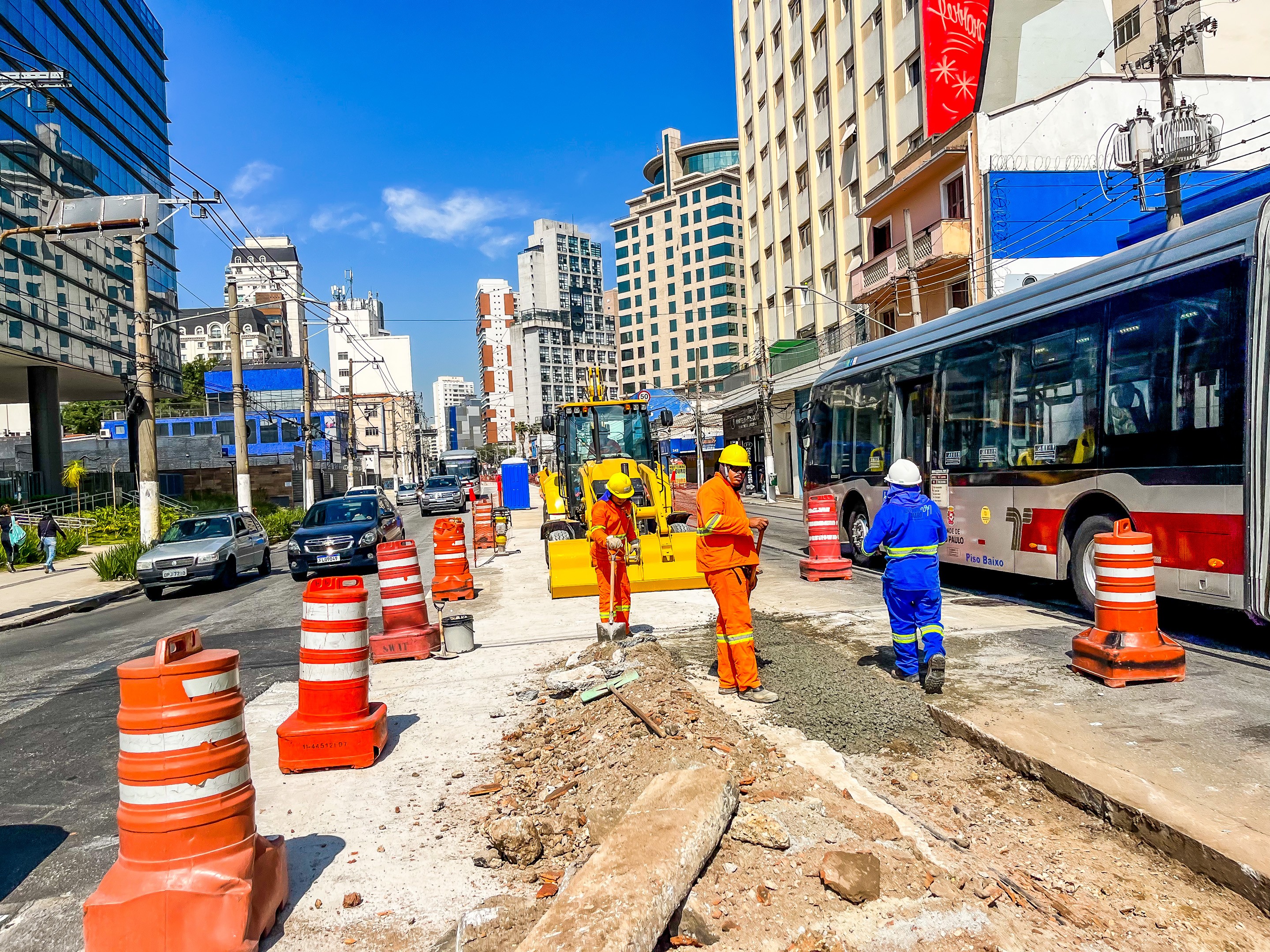 Prefeitura de SP inicia 2ª etapa da obra de revitalização da Avenida Santo Amaro; promessa é de entrega final em outubro