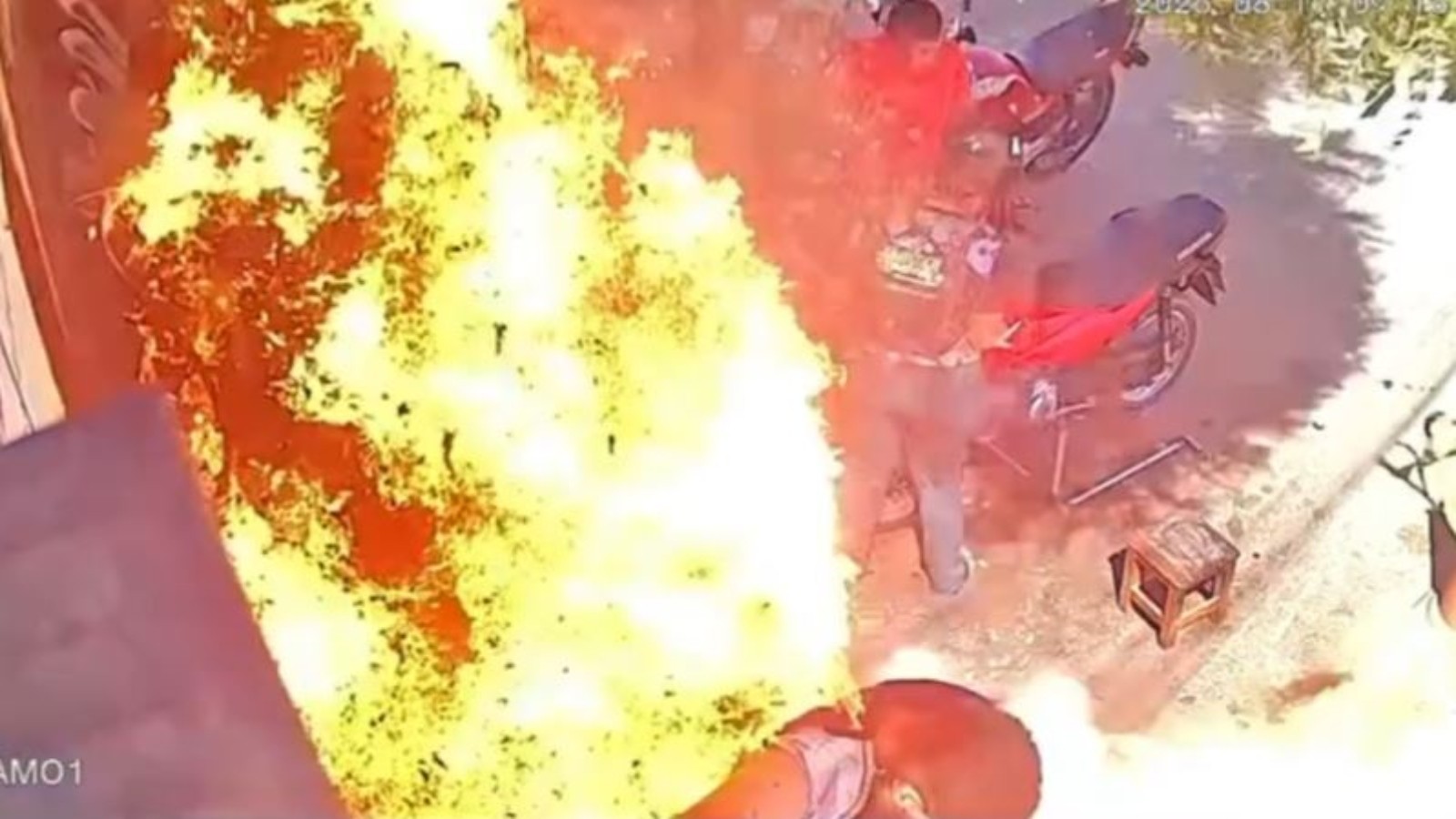 Tambor com óleo explode e atinge funcionário em oficina no Ceará; vídeo