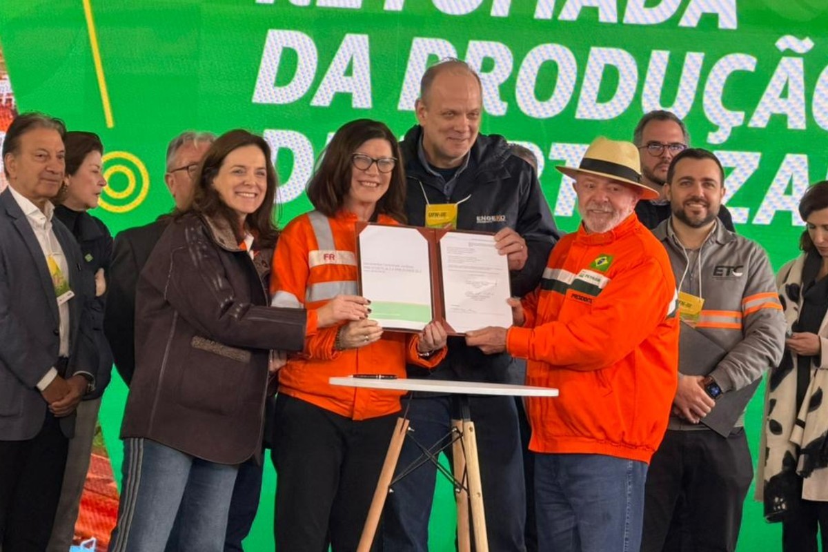 Lula assina contratos para retomada de obras da UFN-III, fábrica de fertilizantes da Petrobras em MS