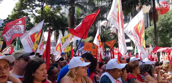 Público acompanha festa única da CUT e Força Sindical do Dia do Trabalho — Foto: Bárbara Muniz/G1