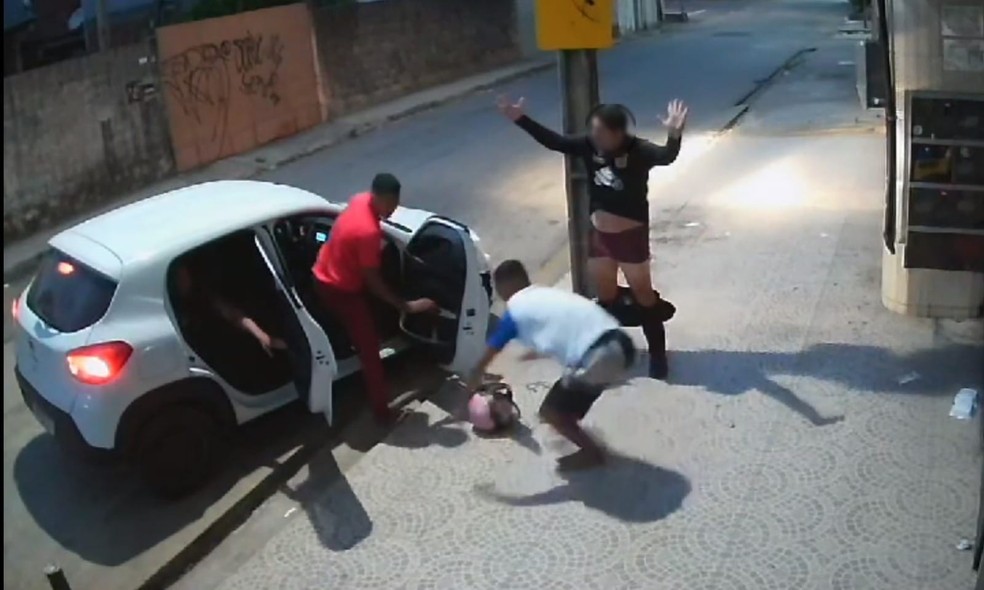 Mototaxista fica de cueca durante assalto em Fortaleza. — Foto: Reprodução