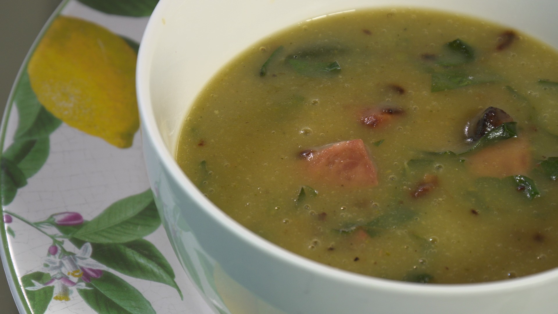 Aprenda a fazer caldo verde com torradas no Chef JPB