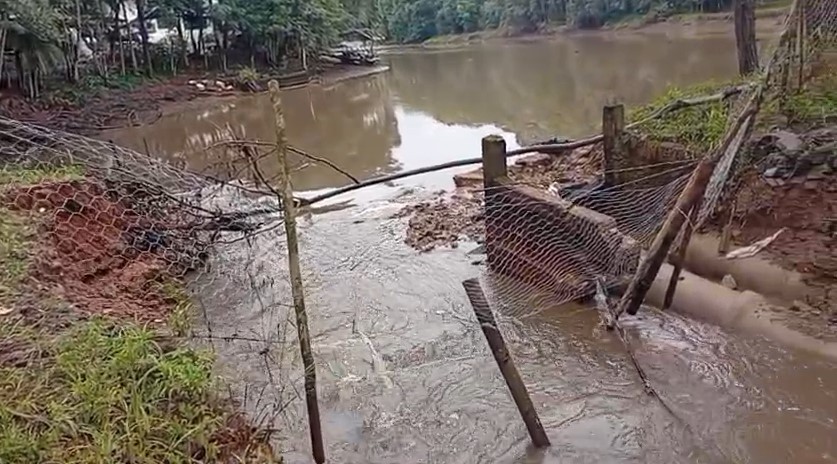 Represa rompe em Embu-Guaçu e ameaça bairros da cidade na Grande SP