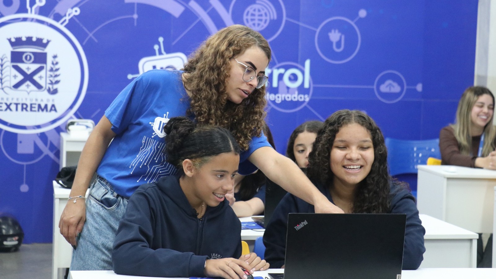 Extrema investe em tecnologia e implanta 1º Laboratório de Informática 5.0
