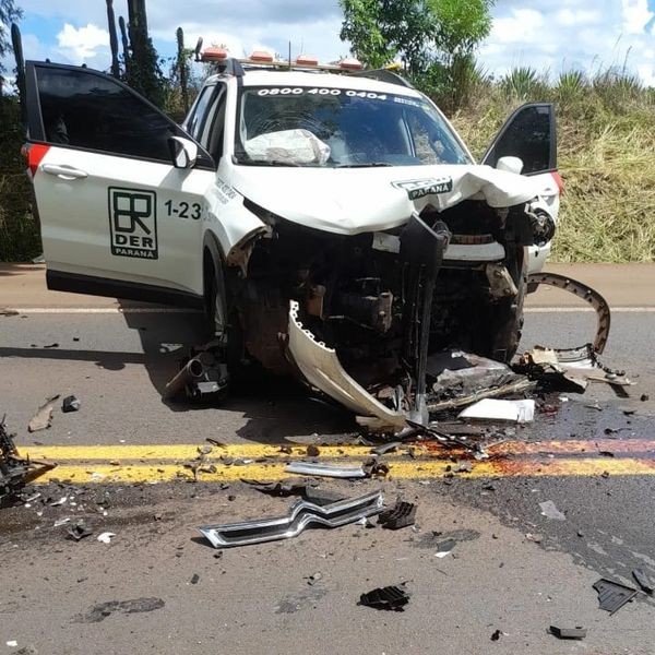 
Batida frontal envolvendo carro do DER interdita BR-369; uma vítima ficou presa às ferragens