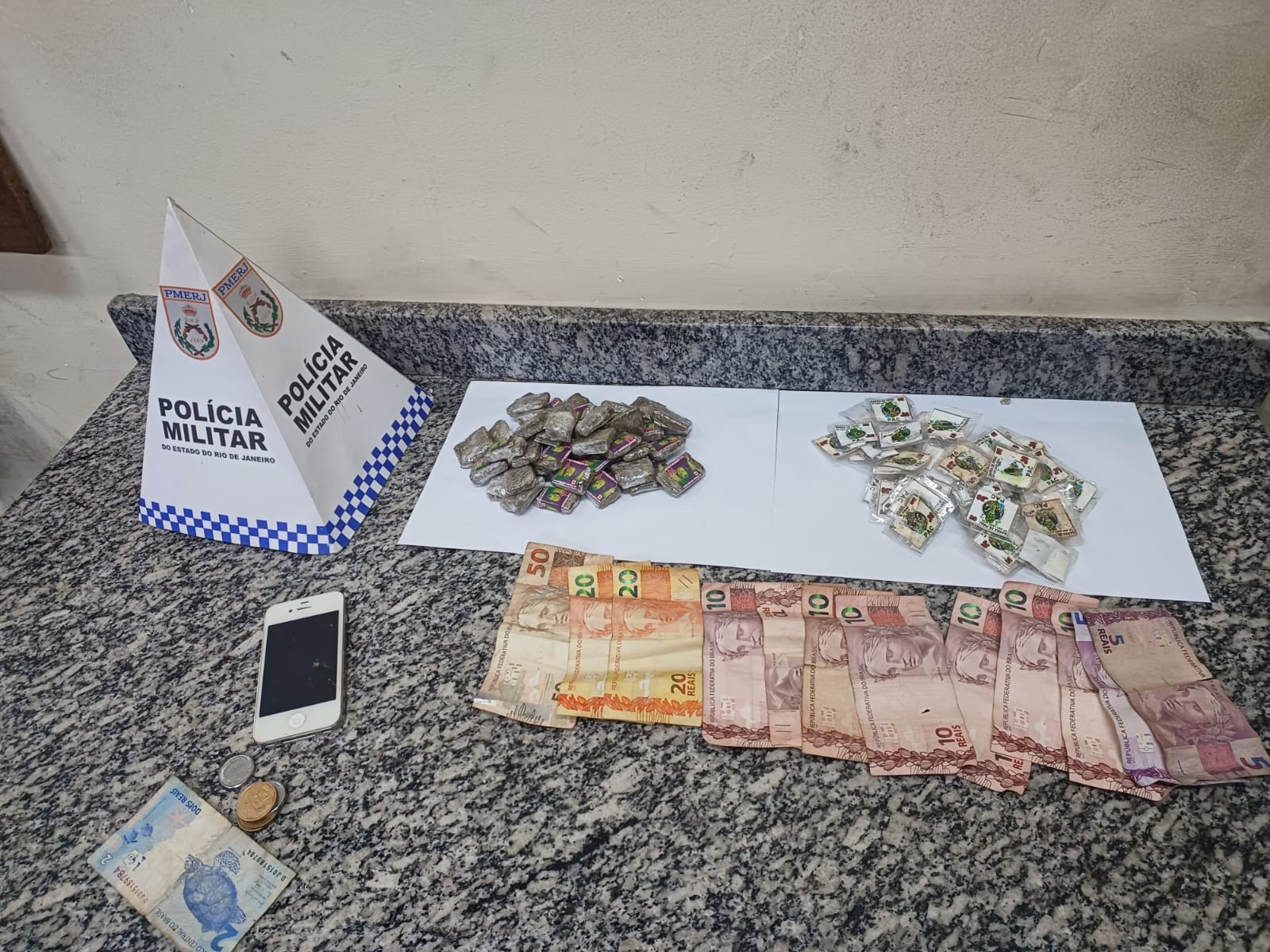 Homem é preso por suspeita de tráfico de drogas em Barra do Piraí