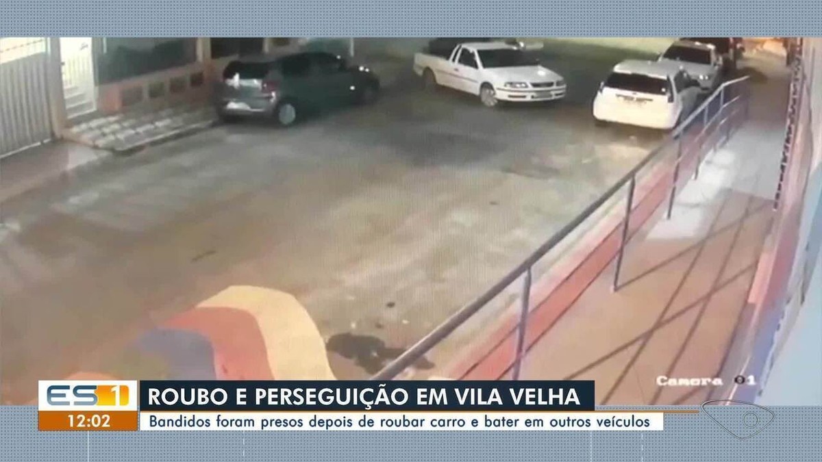 Vídeo Mostra Assaltantes Batendo Em Carro E Quase Atropelando Duas ...