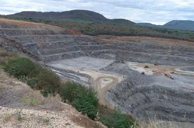 Justiça manda Sigma Mineração depositar R$ 50 milhões e suspender atividades noturnas após denúncias no Vale do Jequitinhonha
