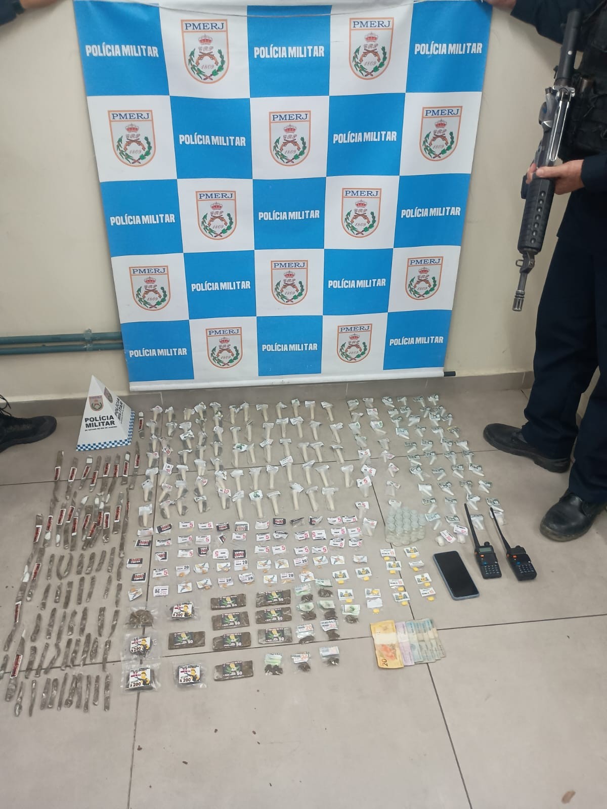 Homem é preso com drogas em Volta Redonda