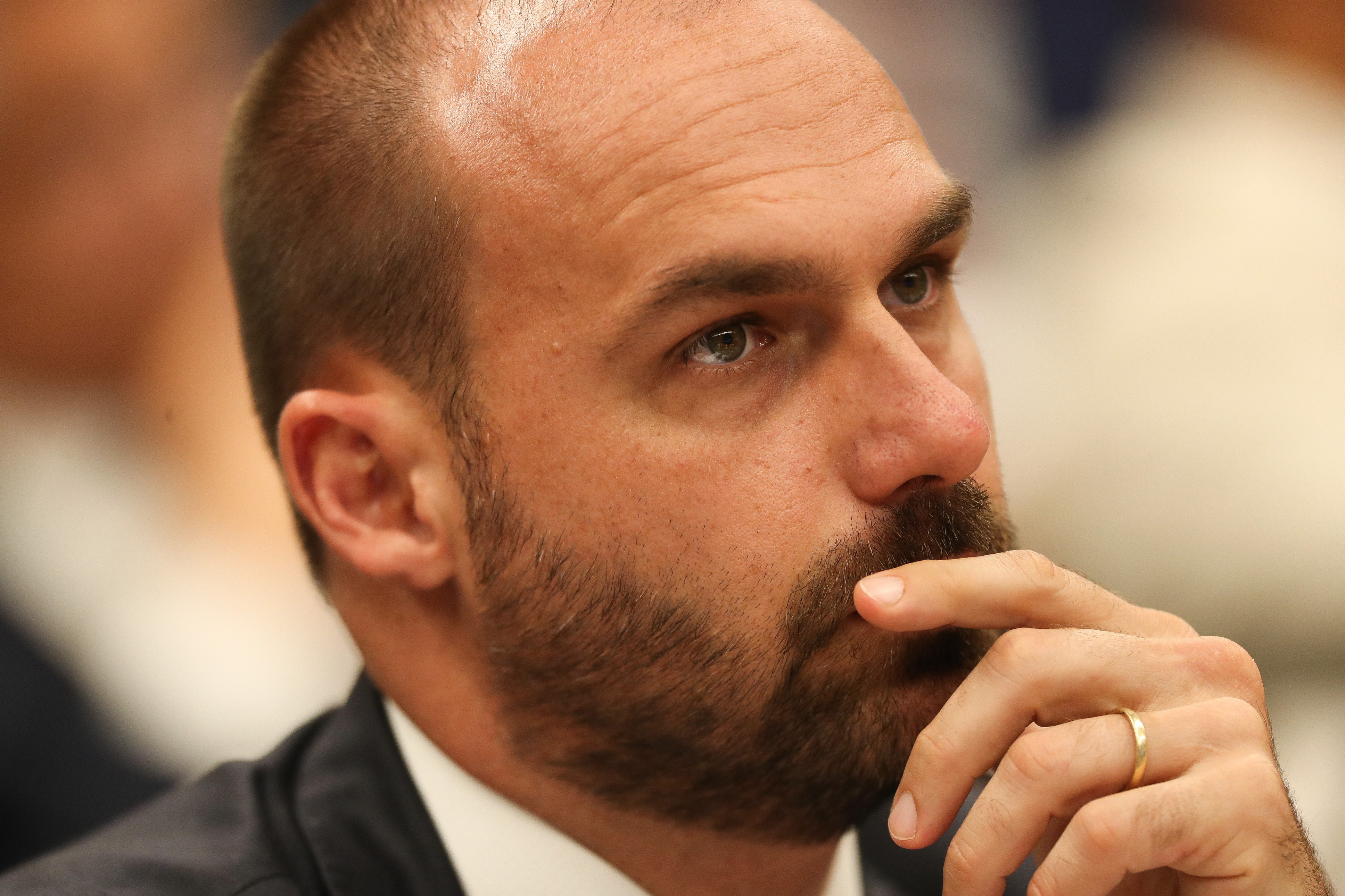 Atuação de Eduardo Bolsonaro nos EUA dá oportunidade para esquerda brasileira disputar a palavra 'pátria'