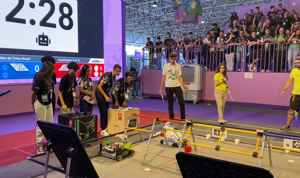 Estudantes de Macaé e Nova Friburgo participam de torneio nacional de robótica em Brasília 