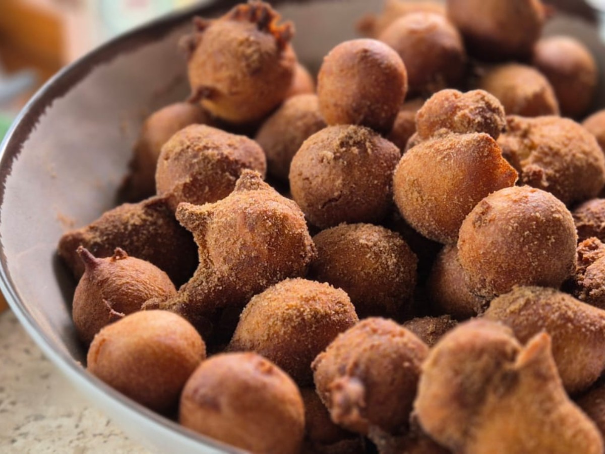 Sabor de Casa: aprenda a preparar bolinho de chuva