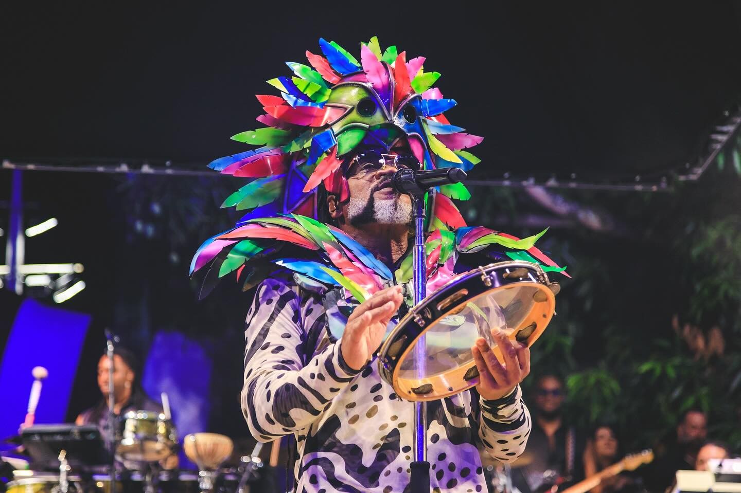 Carlinhos Brown celebra ‘Nega de Obaluaê’, no universo da axé music, 50 anos depois do samba-rock de Wando