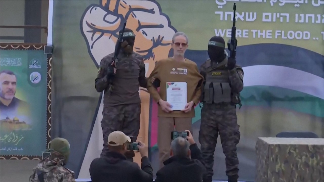 Hamas diz que vai atrasar nova libertação de reféns; Israel fala em violação do cessar-fogo