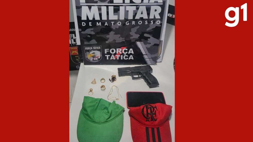 Objetos encontrados pela Polícia Militar. — Foto: Reprodução
