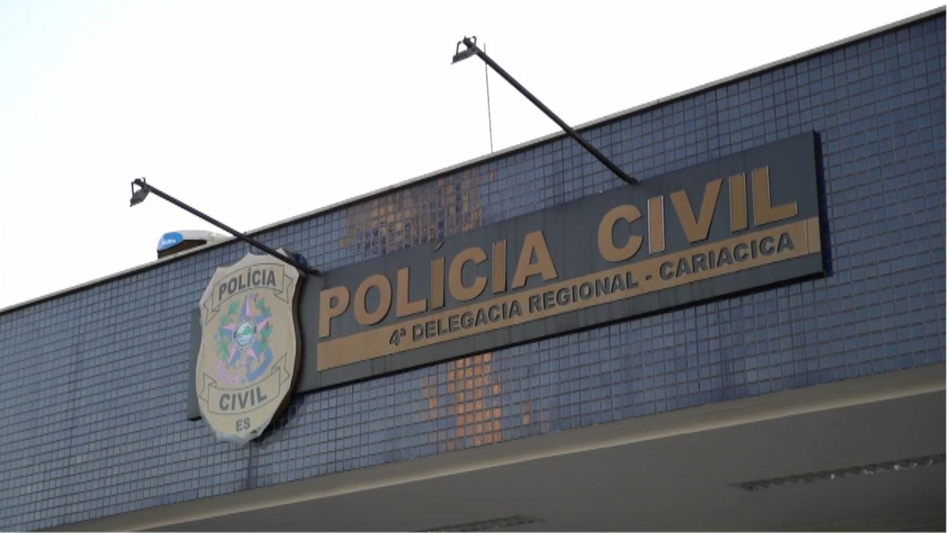 Mulher é presa suspeita de tentar matar a sogra de 86 anos em hospital da Grande Vitória