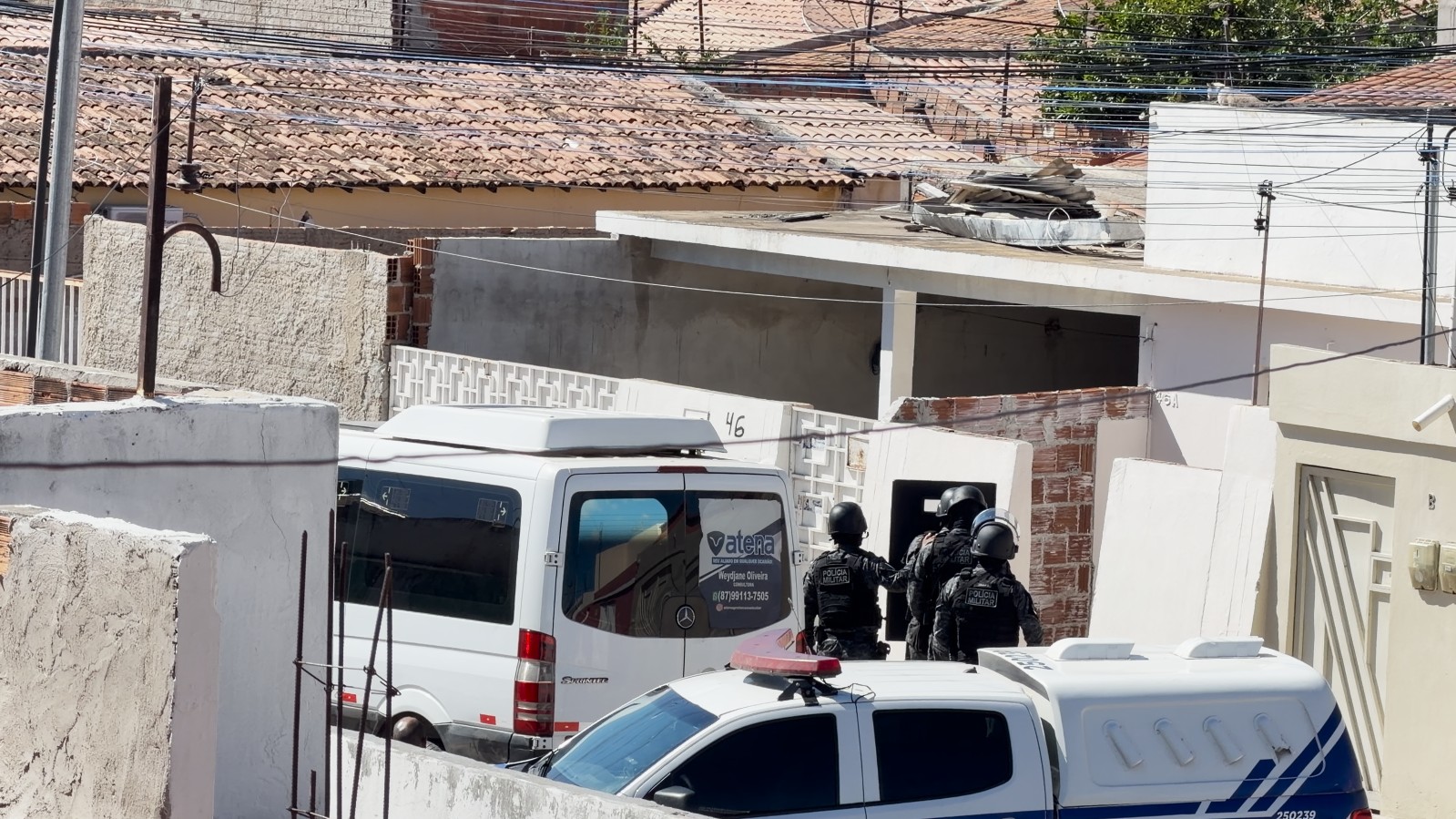 Petrolina: termina após 12h negociação com mulher que disparou tiros no Jose e Maria