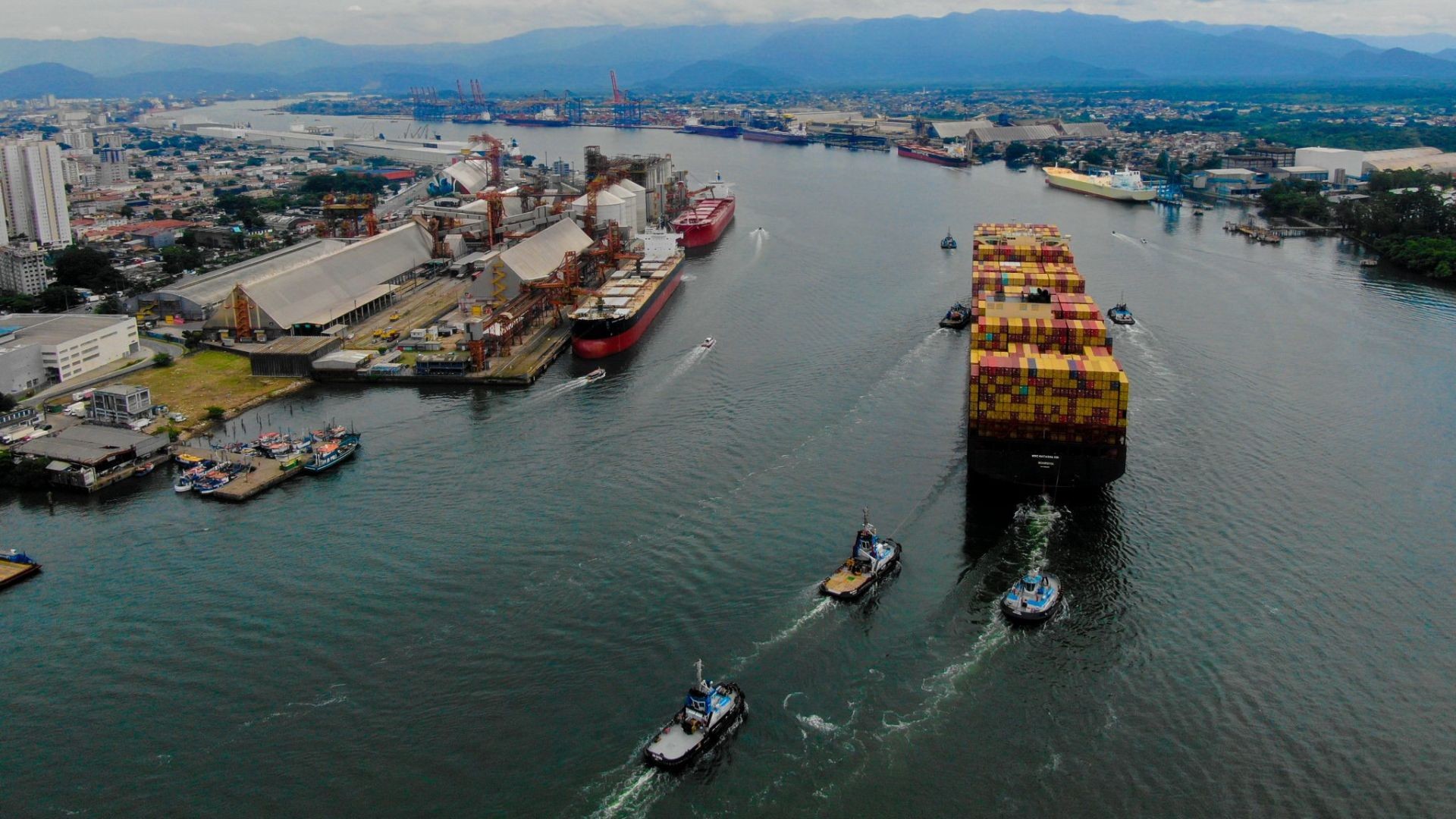 APS assina contrato para ampliar a profundidade do canal do Porto de Santos