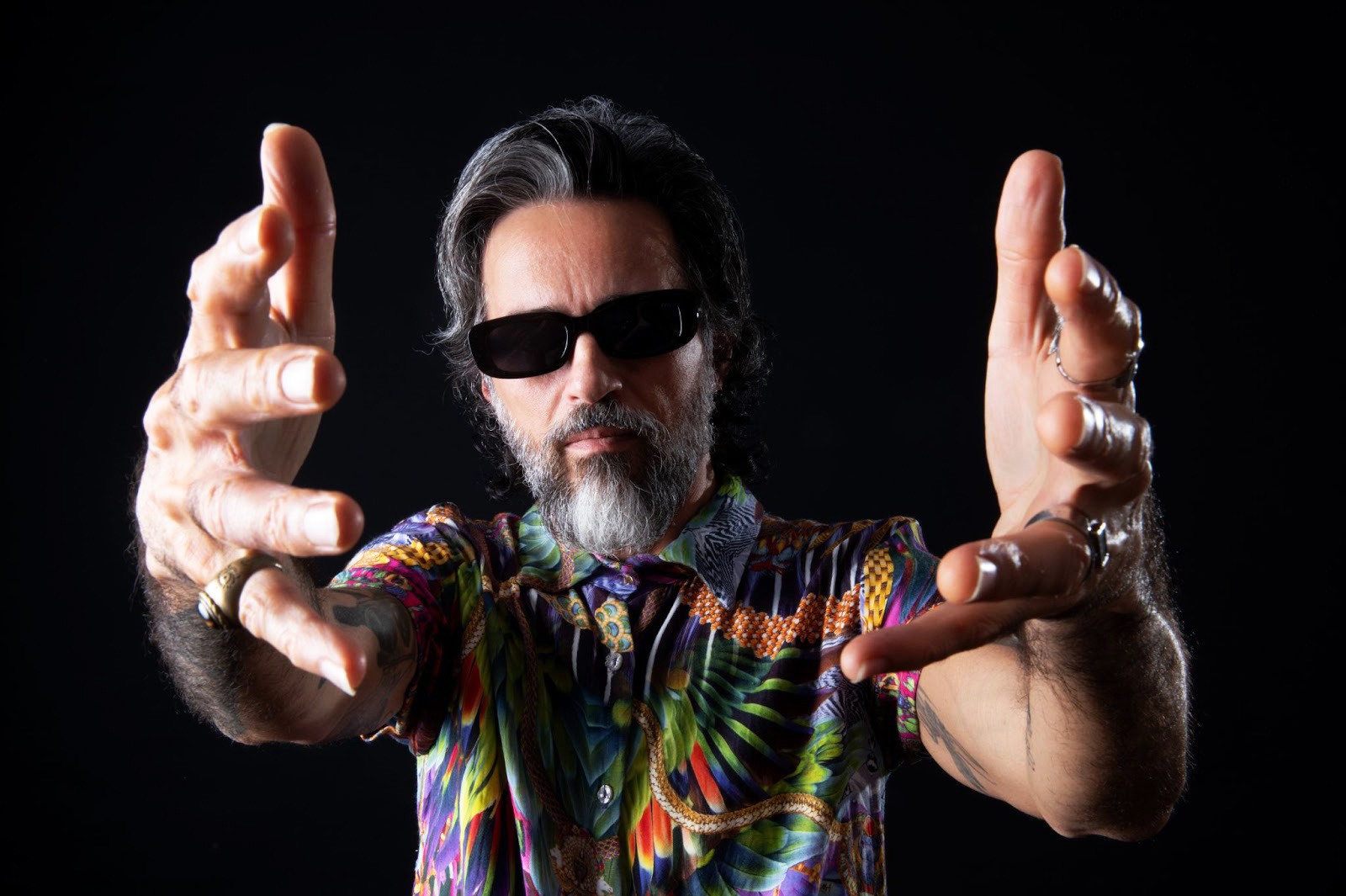 luciomaia2026 Guitarrista Lúcio Maia lança em abril álbum solo com músicas autorais que dialogam com a estética futurista