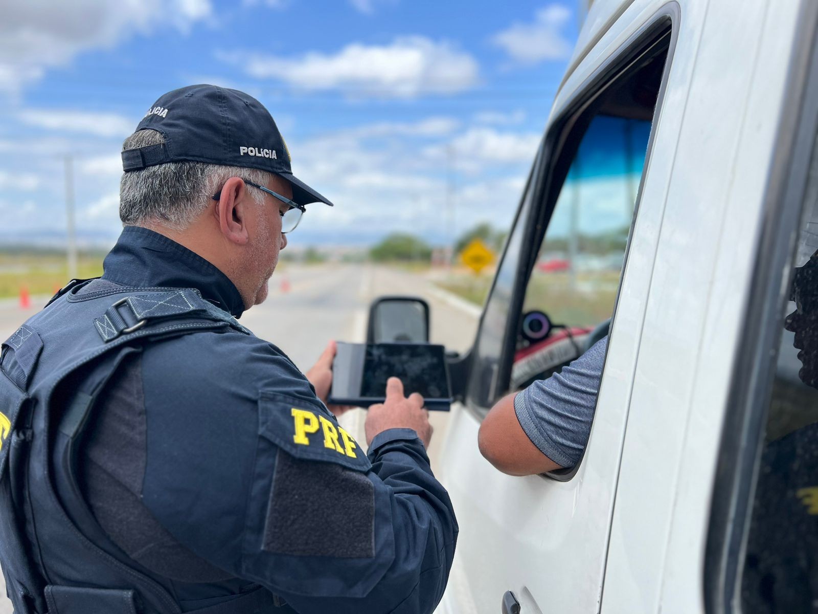 PRF realiza ação de combate à exploração sexual de crianças e adolescentes em Caruaru
