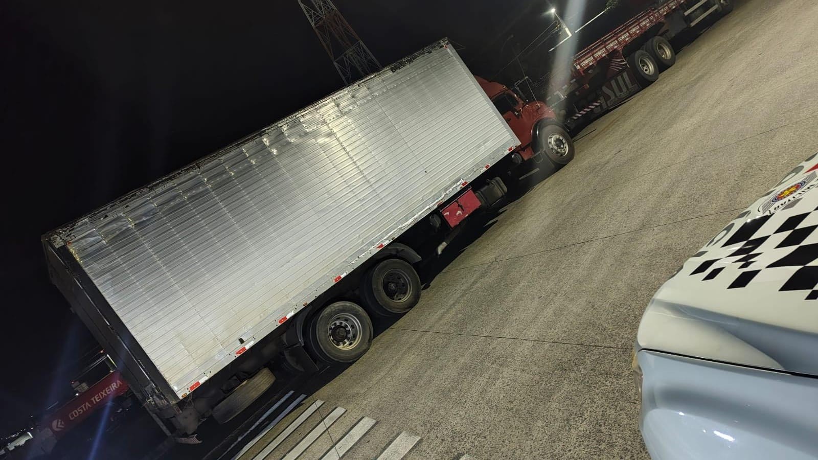 PM prende dois suspeitos e recupera caminhão furtado com carga de R$ 115 mil em Piracicaba