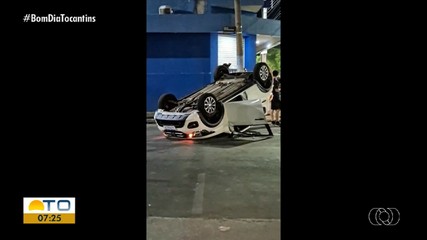 Acidente de trânsito deixa carro de cabeça para baixo em Gurupi