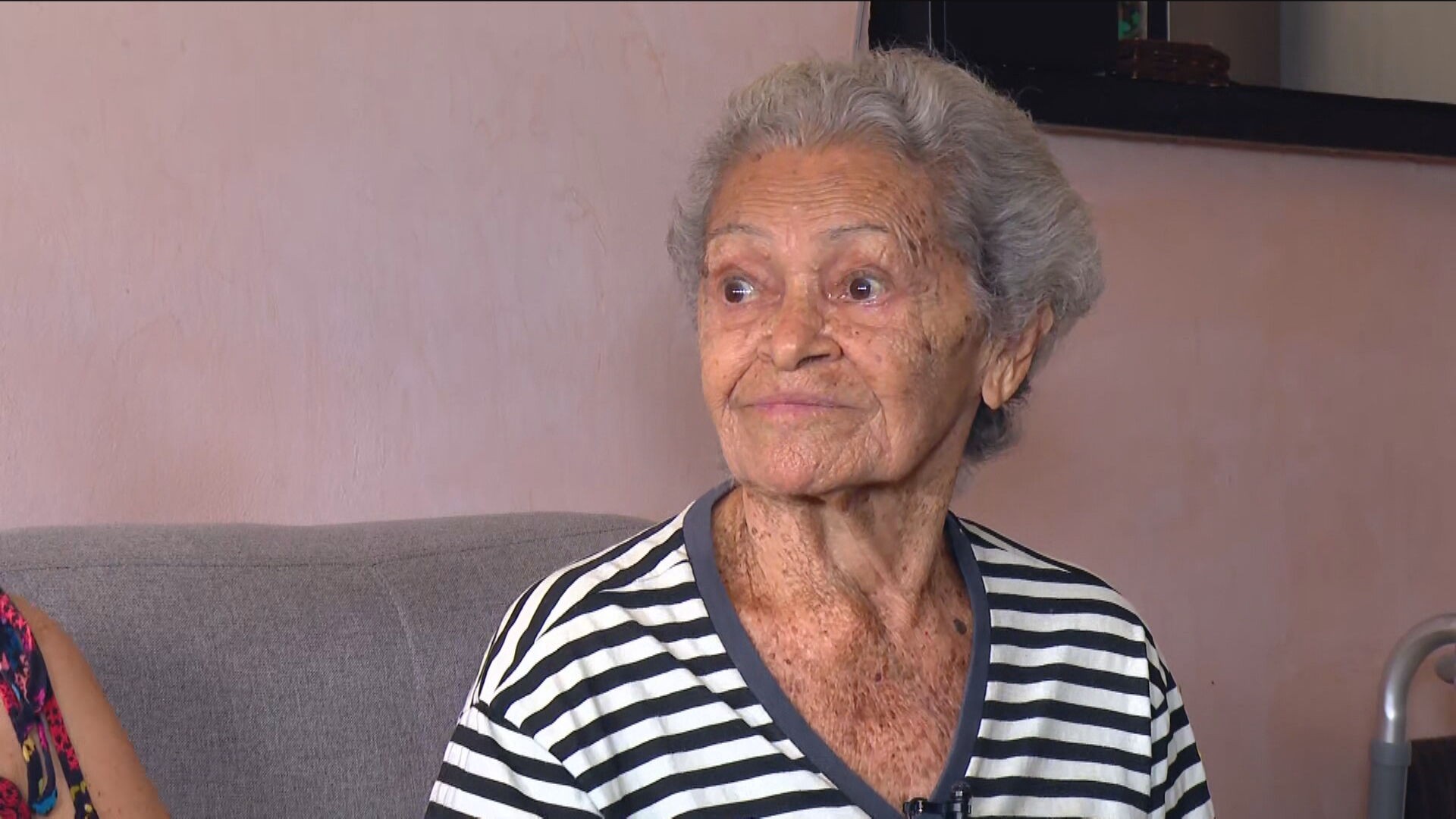 Idosa de 89 anos resgatada na Linha Vermelha foi a pé ao Fundão buscar remédios e diz que médico recomendou caminhadas: 'Por causa da idade'