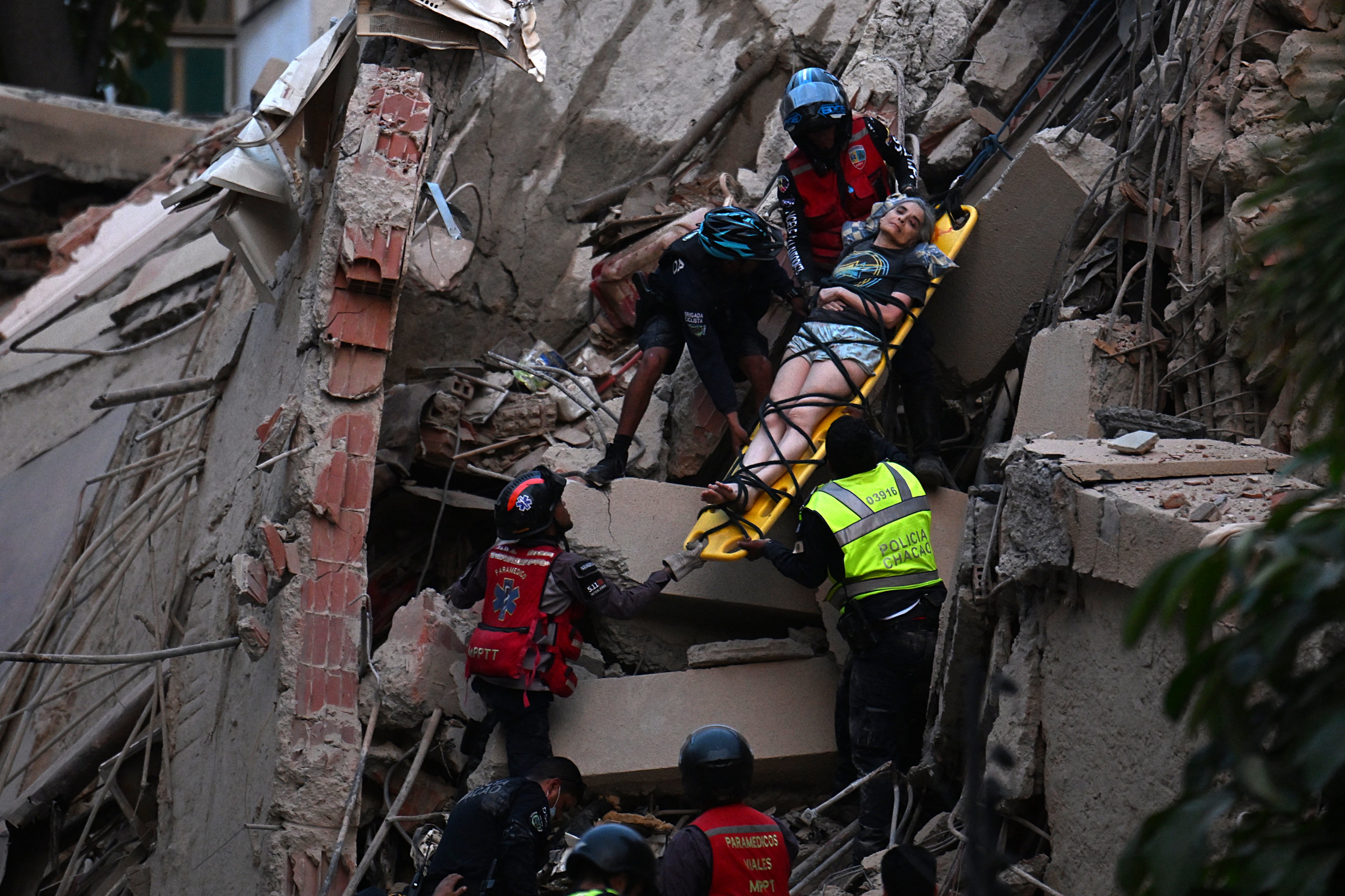 FOTOS: Imagens mostram destruição após forte terremoto na Venezuela