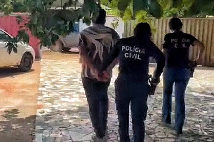 Duas pessoas são presas durante operação que investiga esquema de roubos de veículos em RO