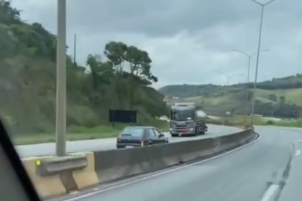 Idoso na contramão quase bate de frente com caminhão na BR-040; VÍDEO