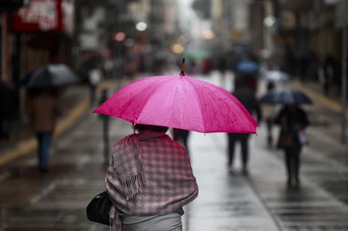 Chuva volta ao RS nesta sexta-feira; fim de semana será de calor e instabilidade