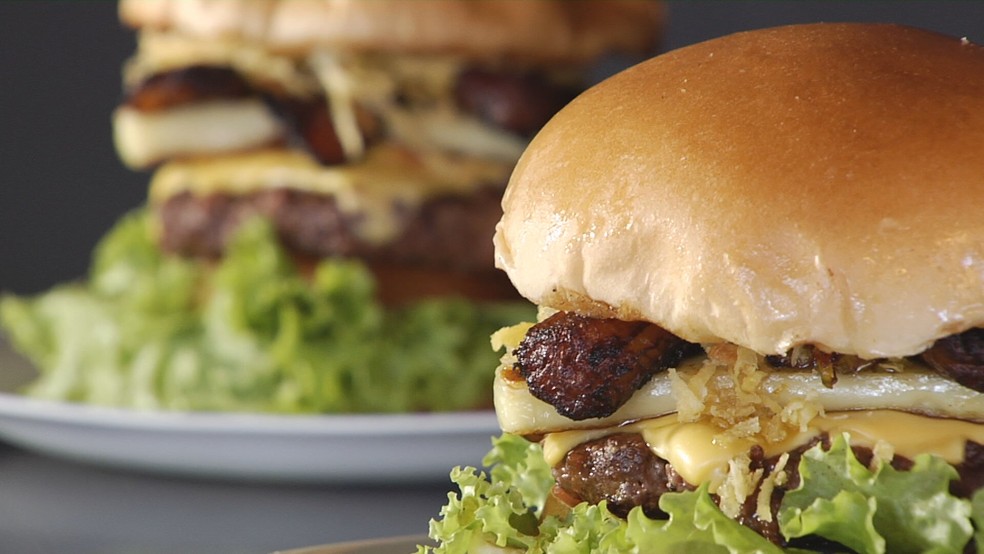 Hamburguer Arretado: Prado do Dia ensina fazer receita que faz sucesso na capital  Foto: Reproduo/Tv Anhanguera