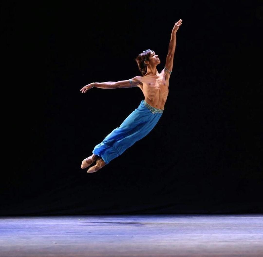 Bailarino viraliza com vídeo em que menino imita seus passos no interior de SP: 'Dança é um sentimento'