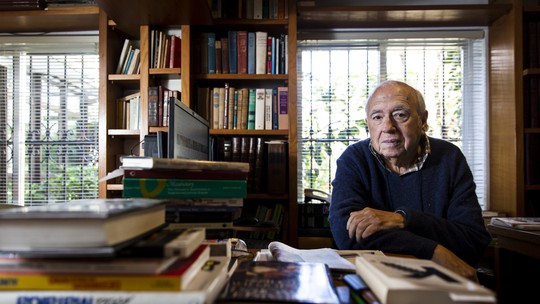 Veríssimo fez graça da metafísica - Escritor Luis Fernando Veríssimo morreu aos 88 anos, neste sábado (30), em Porto Alegre, no Rio Grande do Sul.
