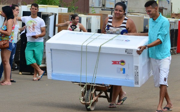 Secretaria Municipal de Saúde recebe doação de geladeiras da Enel