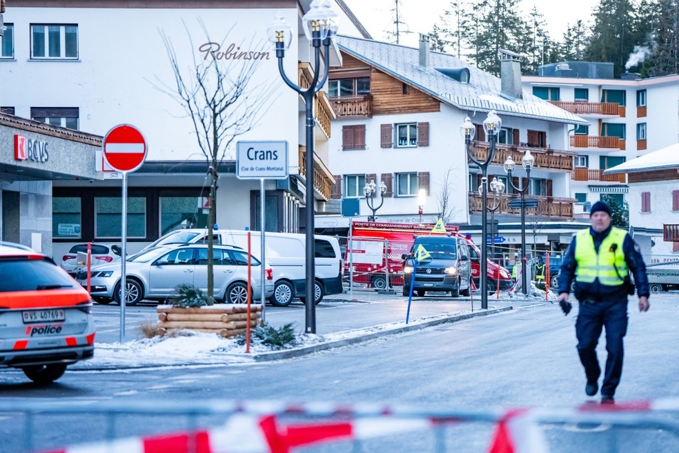 Local da explos&atilde;o que atingiu bar em Crans-Montana, Su&iacute;&ccedil;a &mdash; Foto: AFP